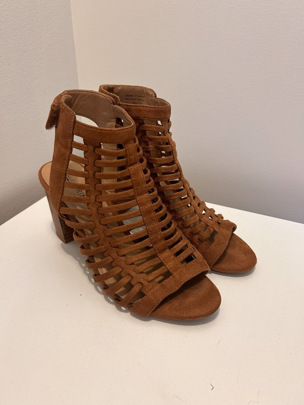 Call It Spring Heels - 6.5|3313