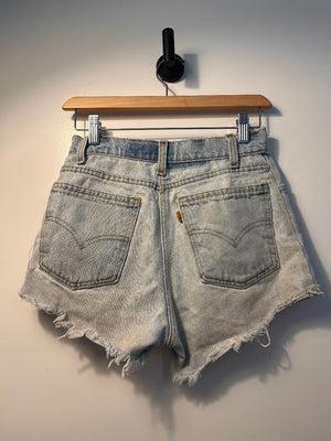 Levis Shorts (No Size Tag, Est 24)|2642