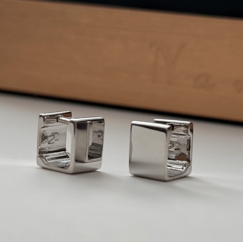 Lexi Square Huggies- Silver|2090