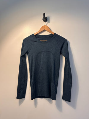 Lululemon Long Sleeve (No Size tag, Est 4)|2651