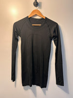 Lululemon Long Sleeve (No Size Tag - 2)|4923