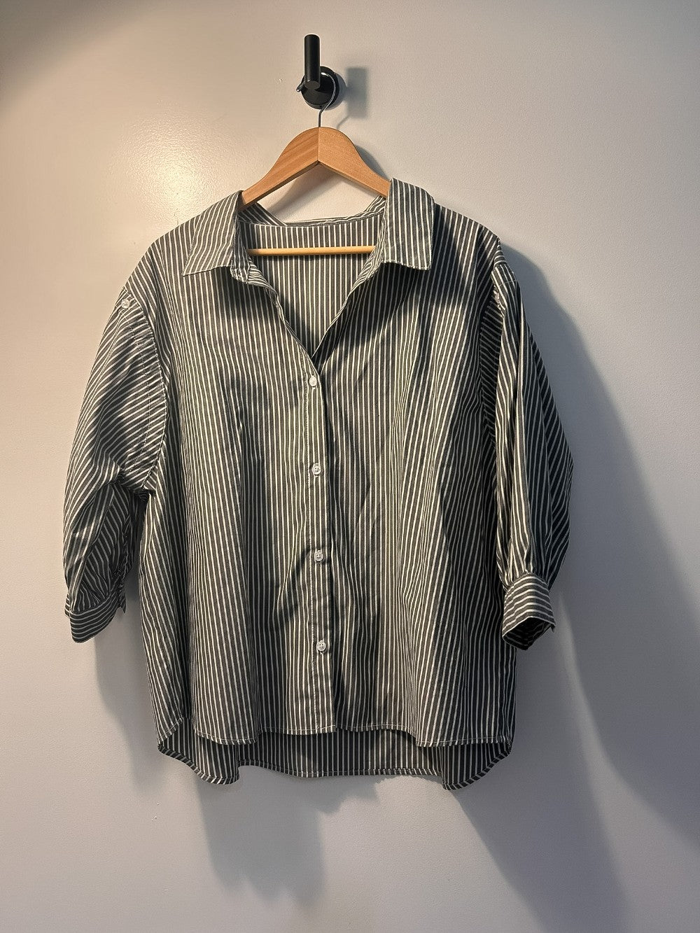 Button Up Shirt - No Size Tag M?|4621