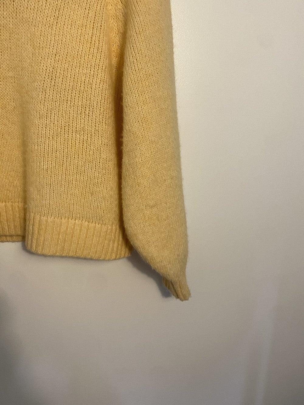 Old Navy Sweater Medium|913