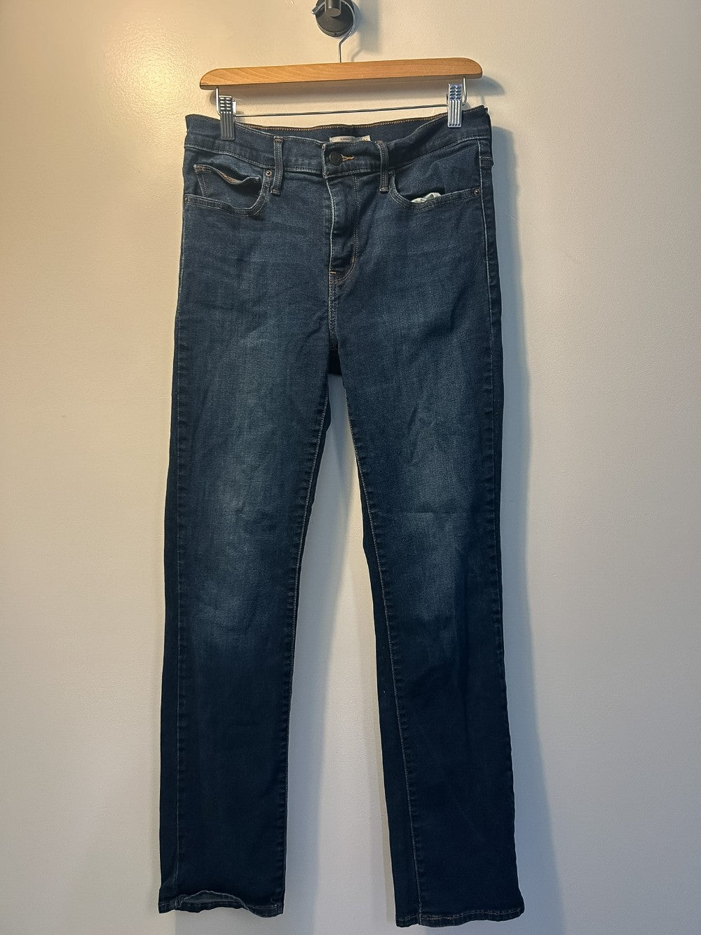 Levis Slimming Straight Jeans - 31|4884