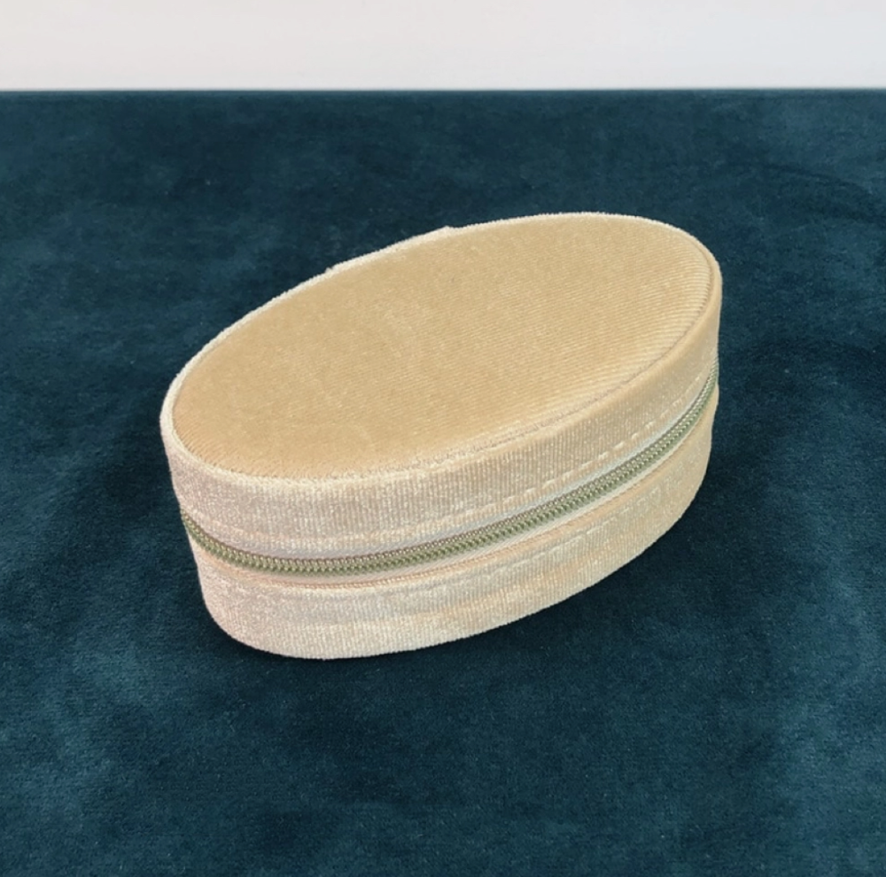 Lady June - Oval Velvet Jewelry Box|2014