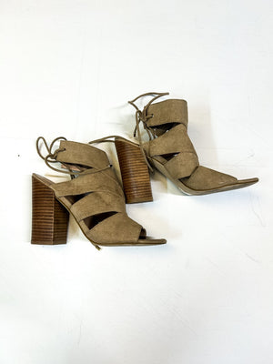 Call It Spring Heels 8.5|1373