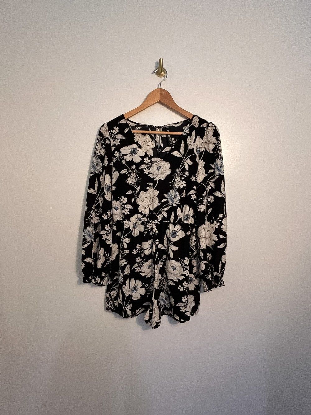 Design Lab Romper Medium **Imperfection: Hole|2161