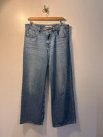 Levi's Low Loose Jeans - 29 **Reg $108|2581