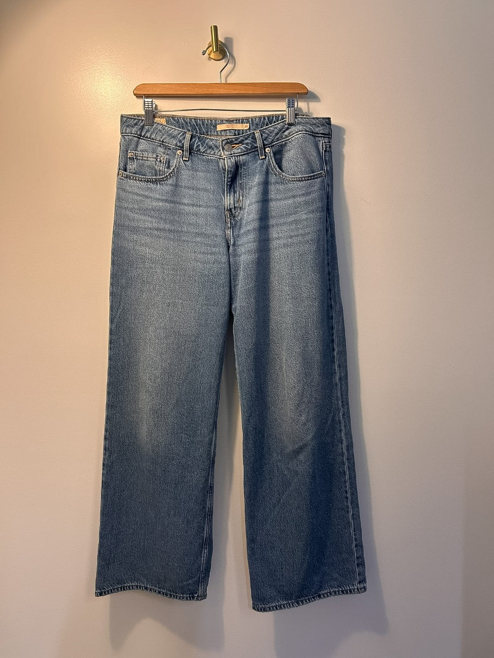 Levi's Low Loose Jeans - 29 **Reg $108|2581
