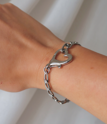 Saiba Heart Clasp Bracelet- Silver|2187