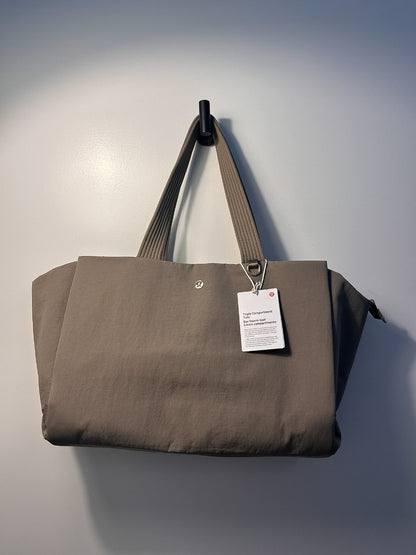 Lululemon Triple Compartment Tote|3605