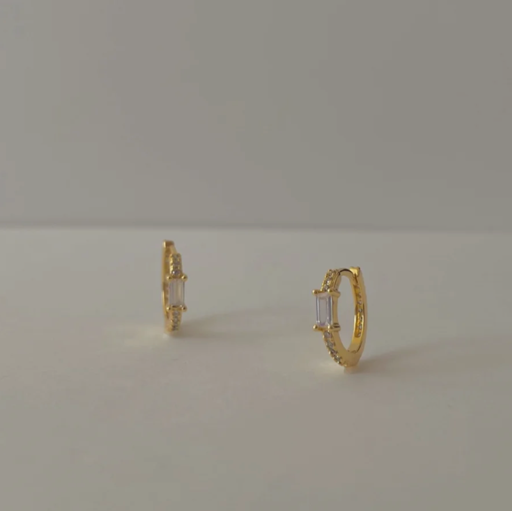 Sia Stone Huggies- White Zirconia - 18K PVD Gold Plating|1643